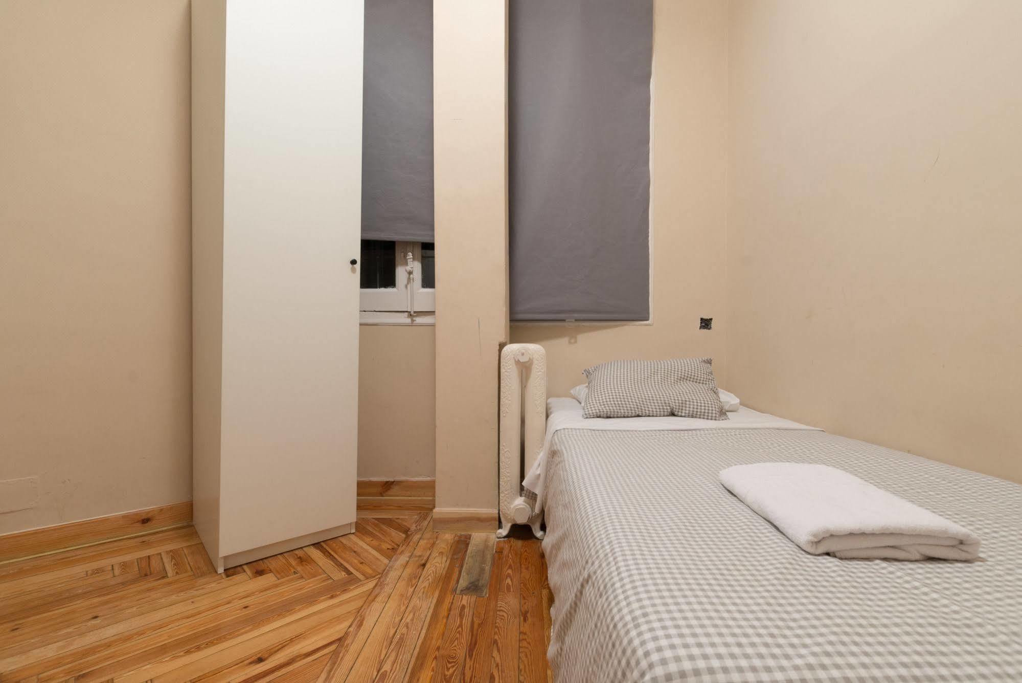 Rooms Arguelles 58 Madrid Dış mekan fotoğraf